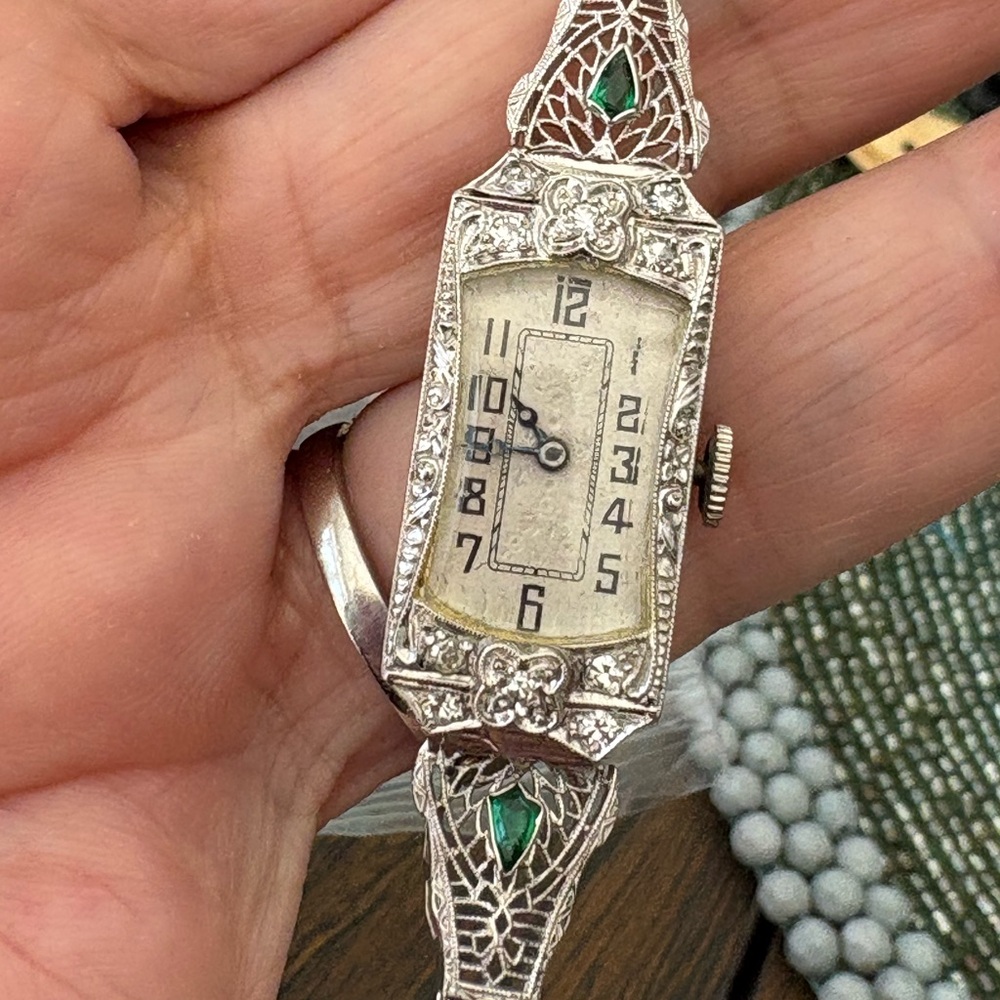 Stunning 1920s platinum and gold watch with diamonds and emeralds - Picture 2 of 9
